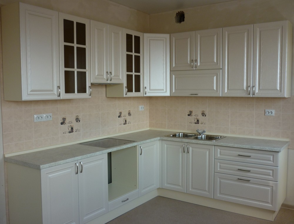 Белый кухонный гарнитур-Кухня МДФ в ПВХ «Модель 169»-фото1